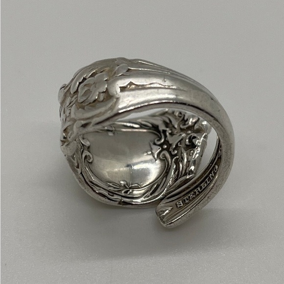 A Beautifull Fluer-de-Lis 925 Marked Reed & Barton Signed Wrap around Ring - Picture 4 of 6